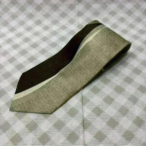 VTG HENRI PICARD MEN'S TIE  100% Silk Green Cream Geometric Pattern